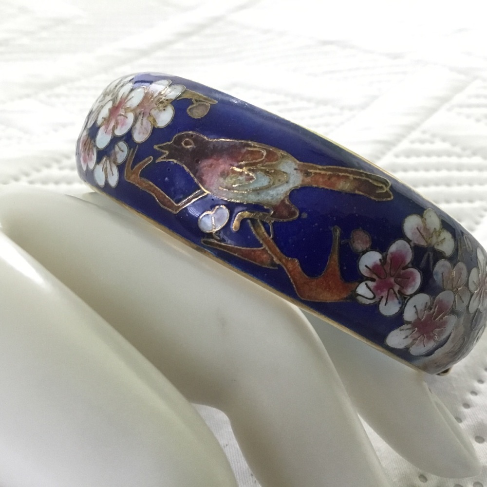 VINTAGE Navy Blue CLOISONNÉ BIRDS & CHERRY BLOSSOMS HINGED BANGLE BRACELET